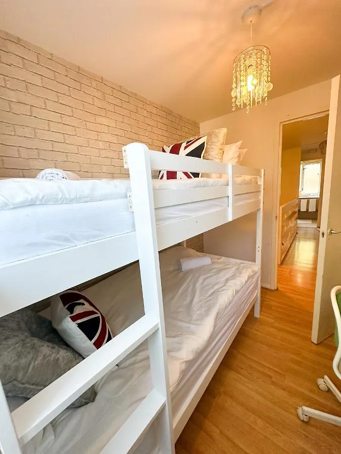 36 O'Leary Square Apartment London 0*,  United Kingdom