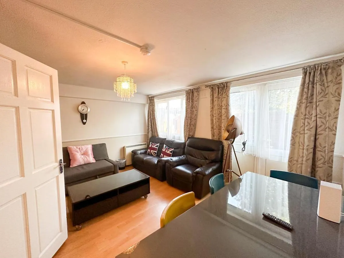 36 O'Leary Square Apartment London