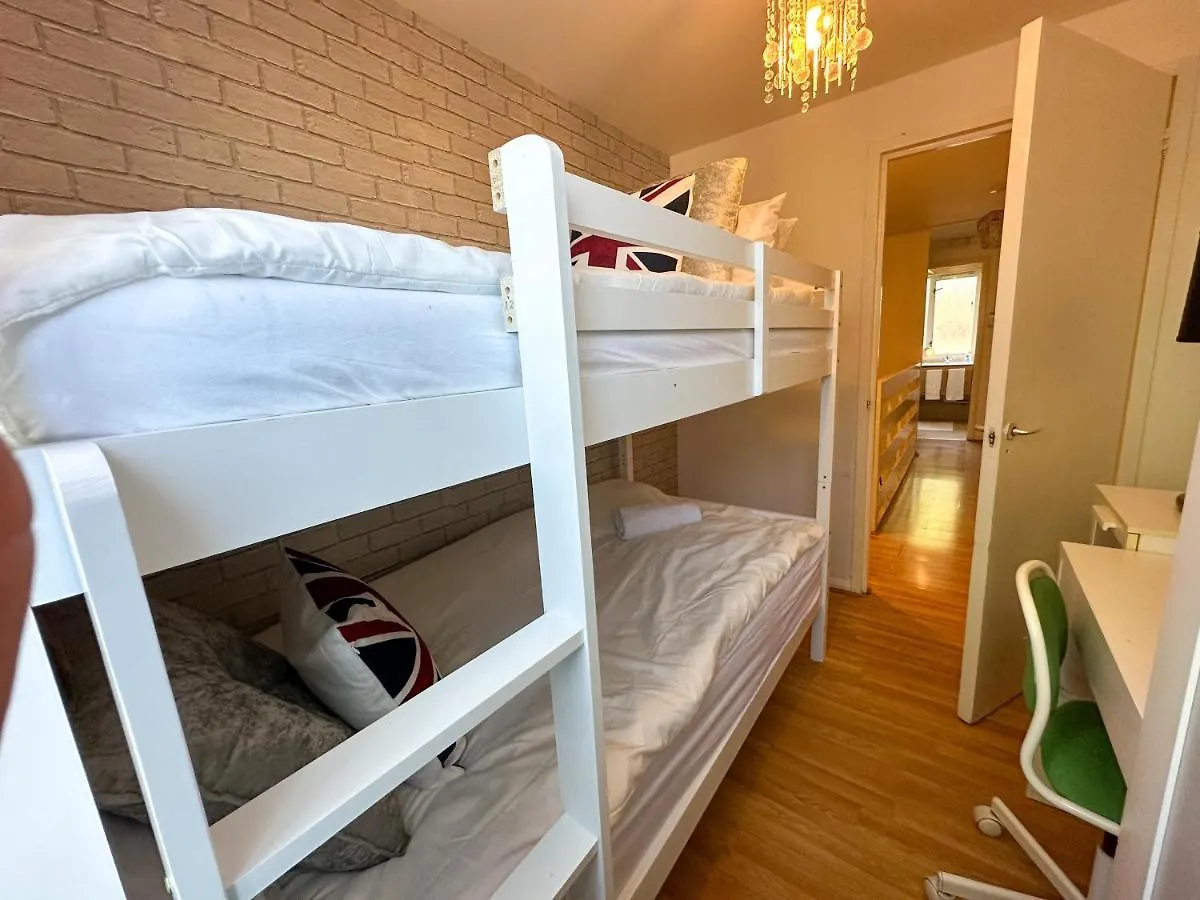 36 O'Leary Square Apartment London 0*,  United Kingdom