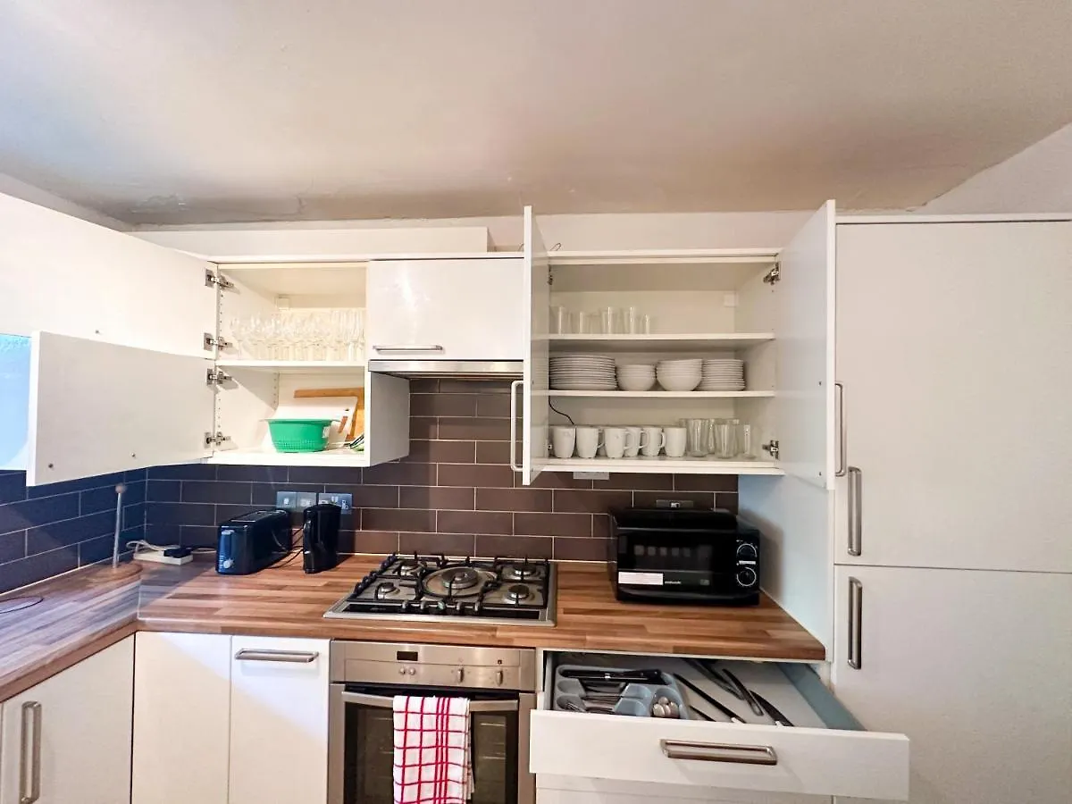 36 O'Leary Square Apartment London
